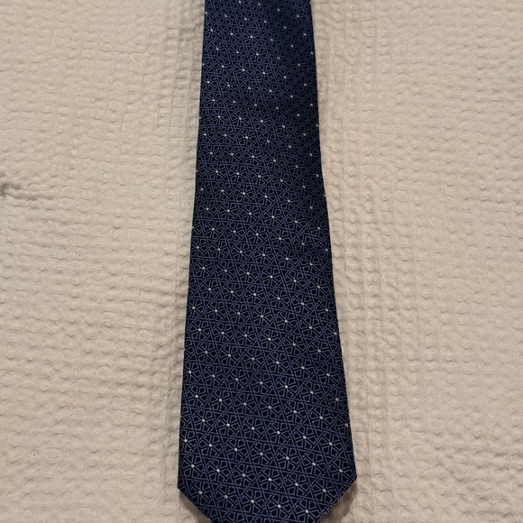 Charles Tyrwhitt Navy Geometric Pattern Tie - Picture 3 of 3